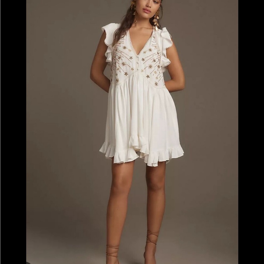 BY ANTHROPOLOGIE V-NECK SEQUIN DECO
SWING WHITE DRESS CELESTIAL STARS